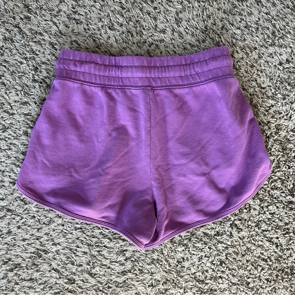 Fabletics Shorts - Picture 3 of 4